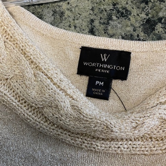 Top with gold threads excellent condition, size petite - Picture 11 of 11